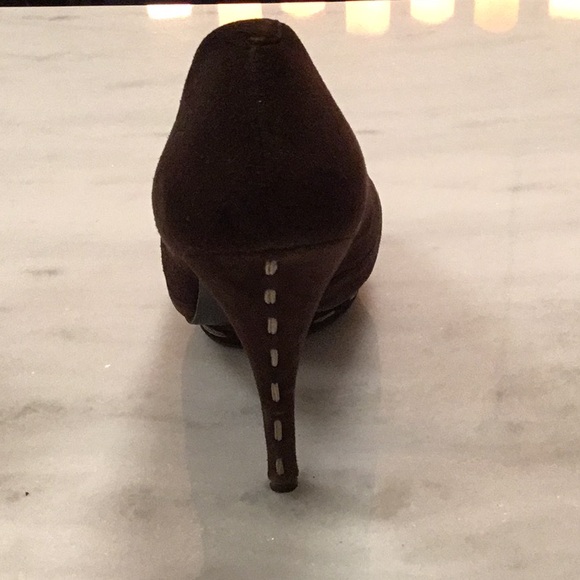 BCBG Generation brown suede platform,peep toe heel with contrast stitching - Picture 3 of 5